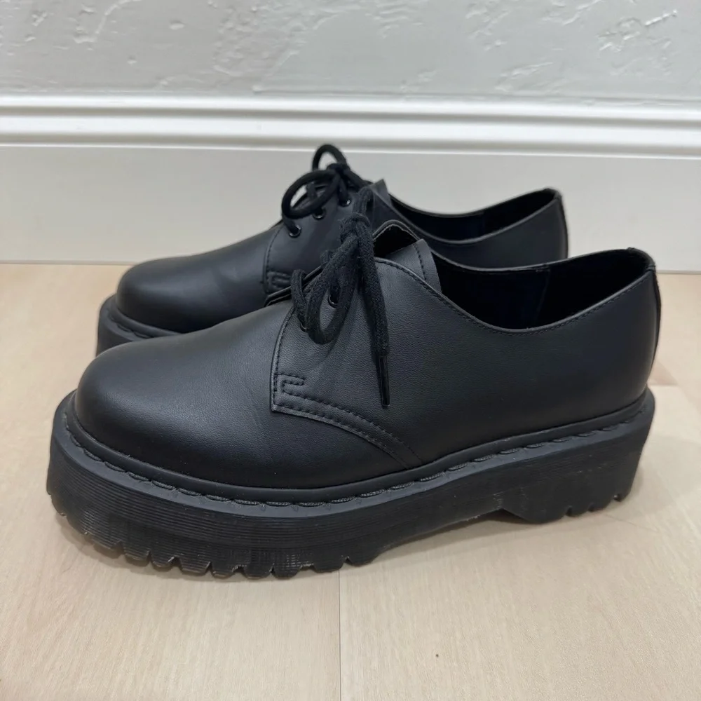EUC Dr Martens 30651 Vegan Black Platform Oxfords Women US 9 EU 41 Like New